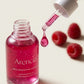 Angle : Gros plan à hauteur de la pipette ($45^\circ$).Scène : La bouteille en verre d'Arencia est au premier plan. Sa pipette blanche est délicatement extraite, laissant couler une goutte de sérum rose fuchsia visqueux et brillant. À l'arrière-plan, quelques framboises fraîches sont légèrement floutées (effet bokeh).Fond & Éclairage : Fond épuré blanc crème mat. Éclairage focalisé de studio pour faire briller la translucidité de la goutte de sérum. (gemini-3.1-flash-image-preview)