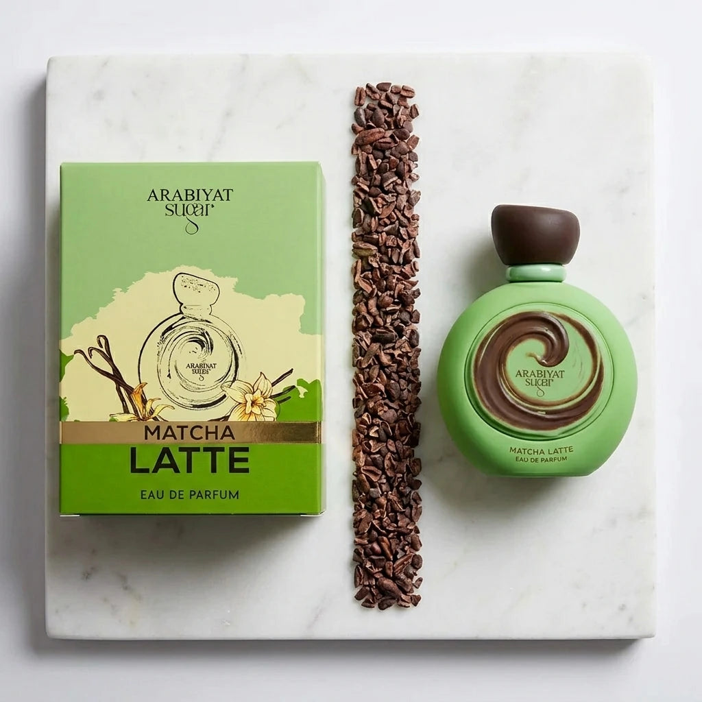 Angle : Flat Lay (Vue du dessus - $90^\circ$).Scène : La boîte en carton est posée à plat sur le côté gauche du cadre. Le flacon circulaire est posé parallèlement sur le côté droit. Entre les deux, une ligne impeccable et rectiligne tracée avec des éclats de fèves de cacao concassées apporte une démarcation graphique élégante qui rappelle la couleur du capuchon.Fond : Une plaque de marbre blanc aux veines grises très discrètes. (gemini-3-pro-image-preview)