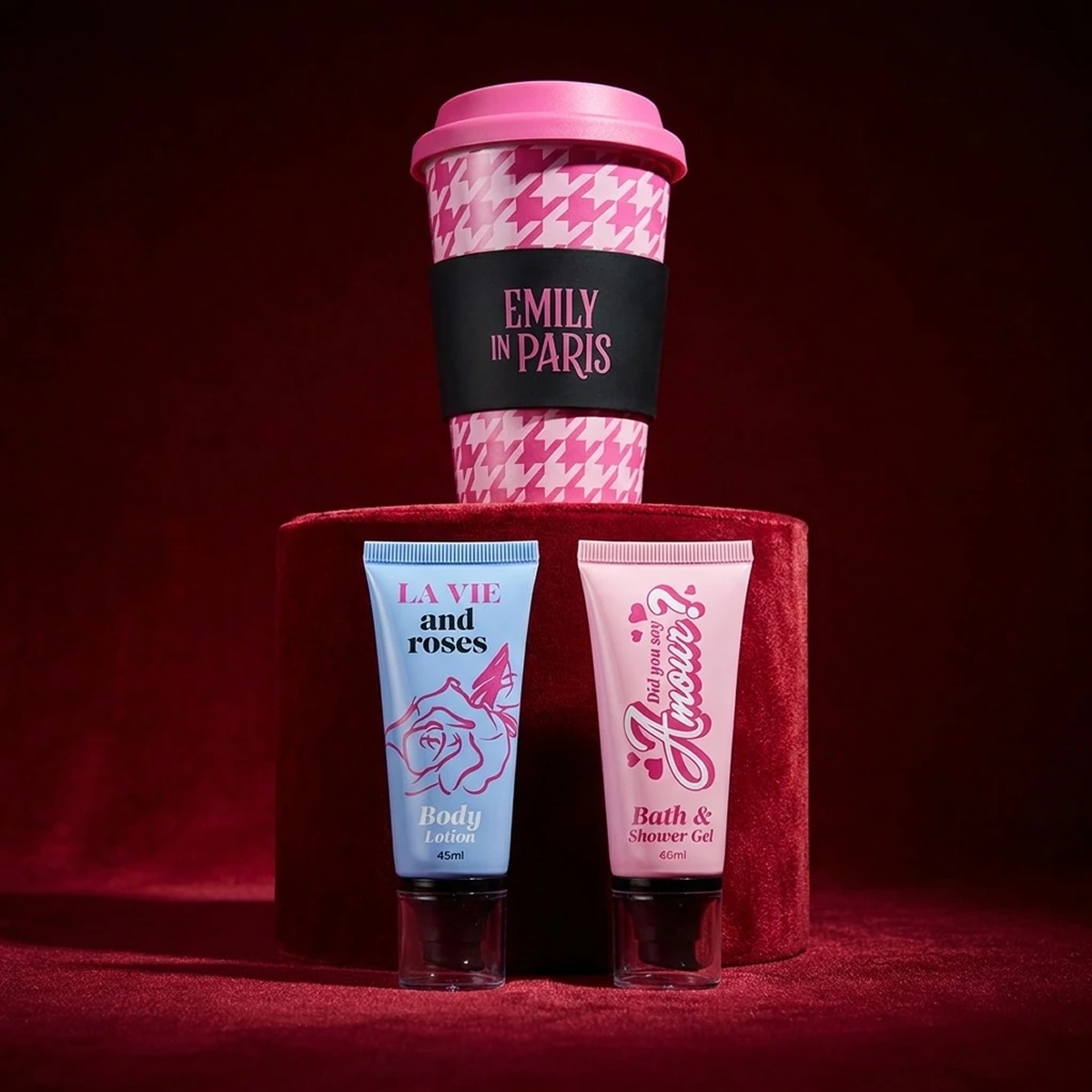 Emily in Paris - Cofanetto Travel Mug + Bath & Gel Doccia + Latte Corpo